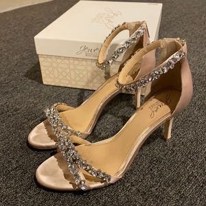 Wedding shoe worn for a few hours!